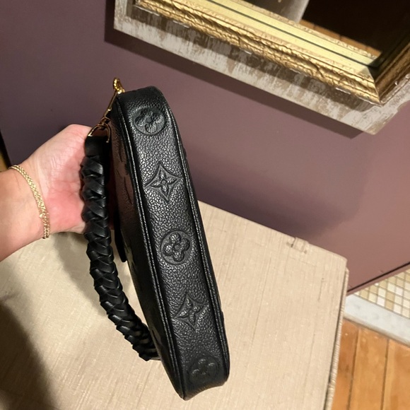 Like New! Authentic Louis Vuitton Bag - Picture 2 of 4